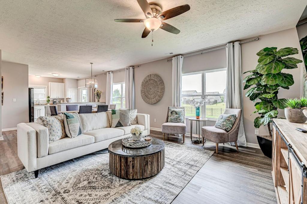 Luxe Home in the Heart of Westfield Perfect for big family, Westfield