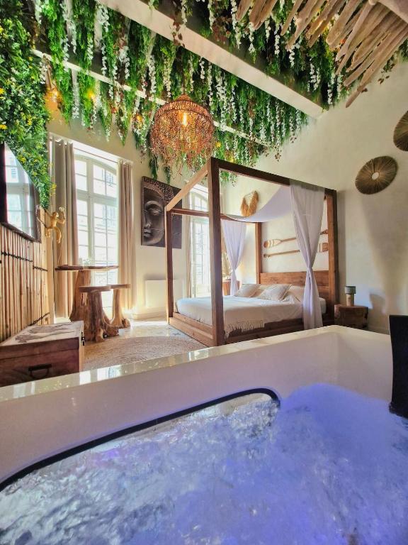 Sarang Bali - Aux pieds du Palais des Papes, Avignon