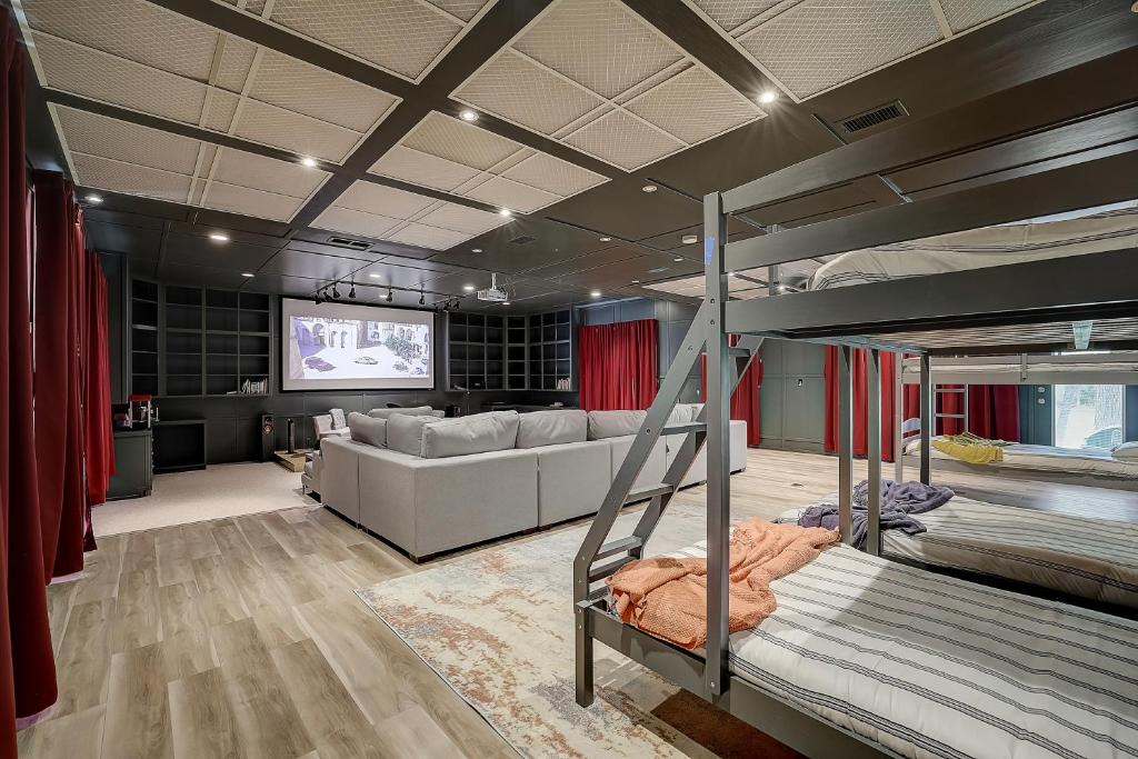 Dunlap Oasis Spacious 5BR 12mi to DT Austin, Austin