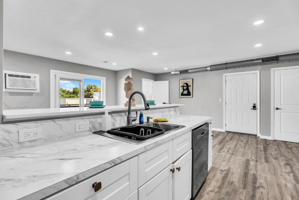 Stylish 2BR Unit Close to Texas Live, Arlington