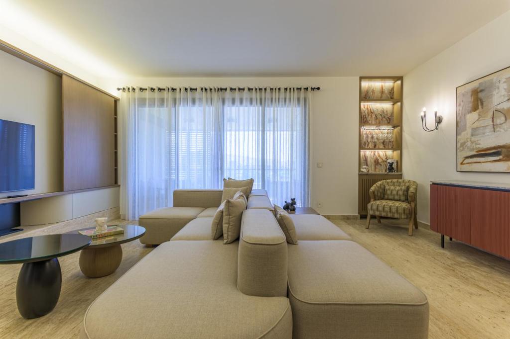 Aluma 2-BR Apt & Balcony at Waterfront Dbayeh, Dbayeh