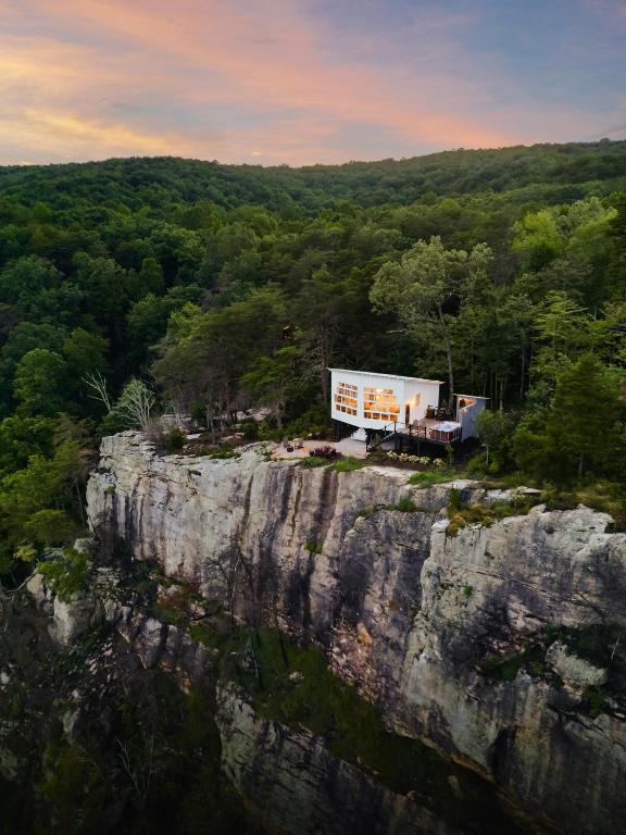 Bolt Farm Treehouse, Whitwell