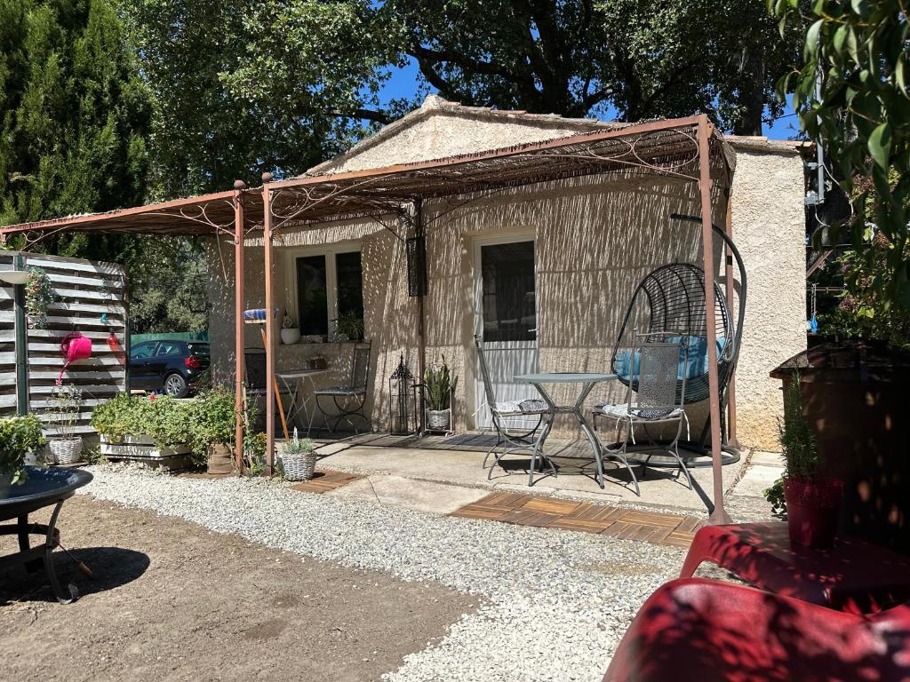 Villa Theolina Maisonnette lumineuse avec jardin, parking privé au calme à Aix - 2