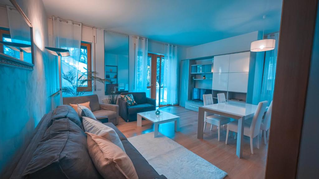 Como Lake - Balcony, Private Parking, 2 Bathrooms - 2
