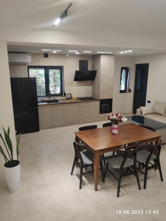 Оазис в городе, Jerevan