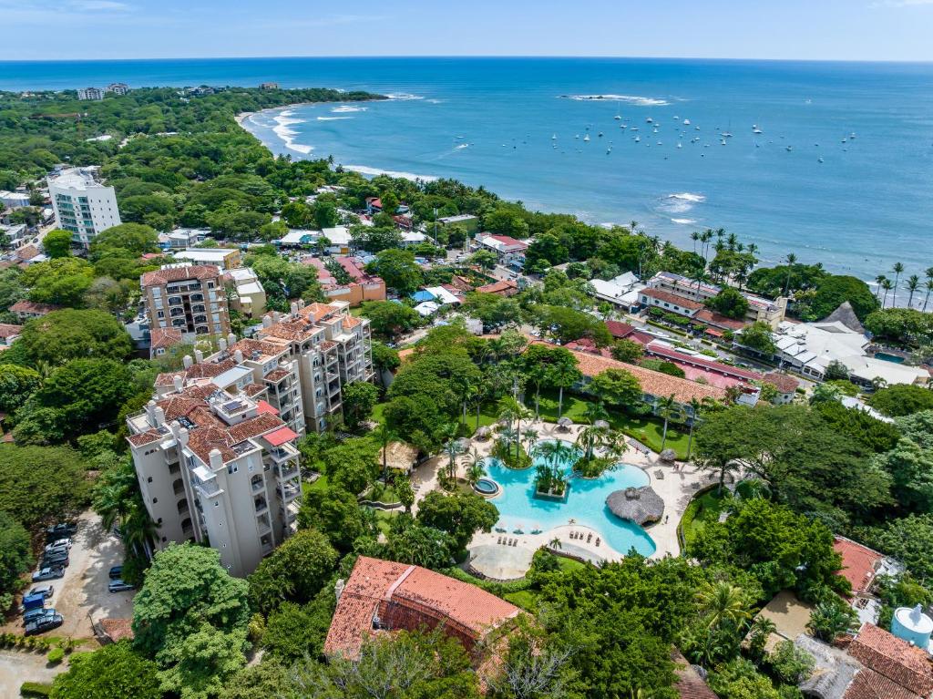 Matapalo Diria 103 - Luxury 2BR Pool & Beachside, Tamarindo