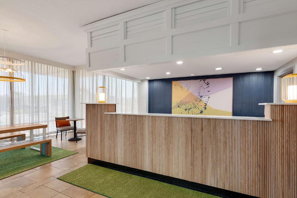 Spark by Hilton Ormond Beach Oceanfront フロント・ロビー
