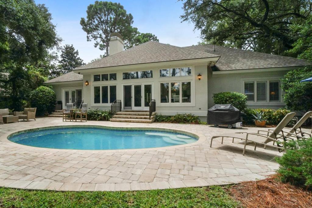 Private Dock & Pool Beach Access Nearby, Hilton Head Island