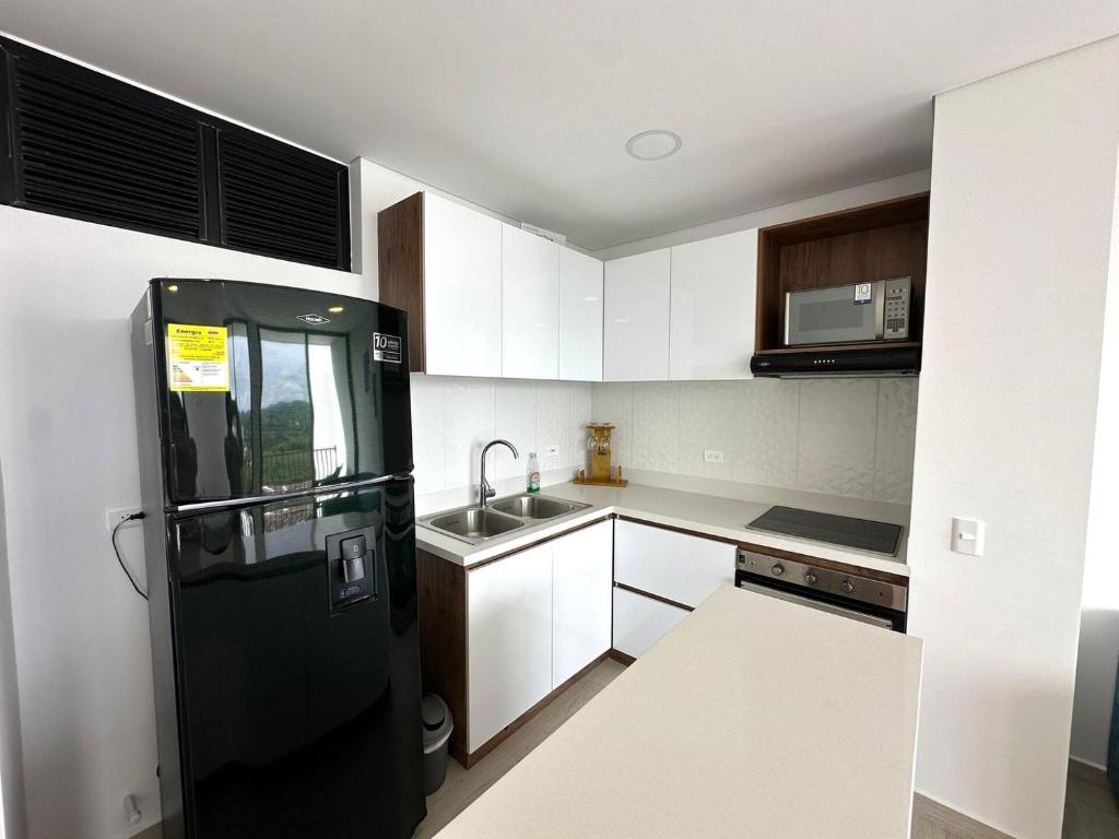 Bright and Spacious Apartment with a Panoramic View - 5