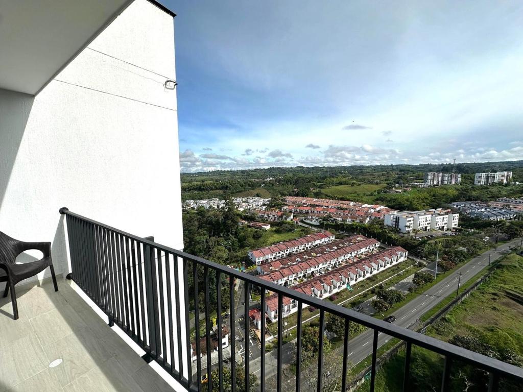 Bright and Spacious Apartment with a Panoramic View - 4