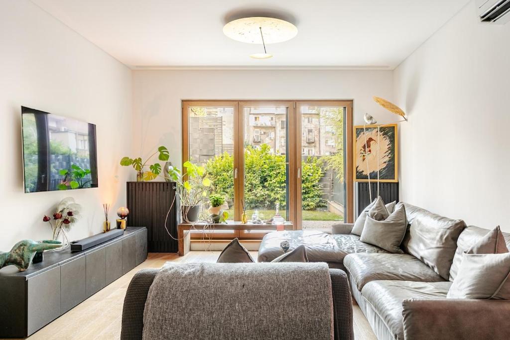 Garden Oasis in City Center - 1