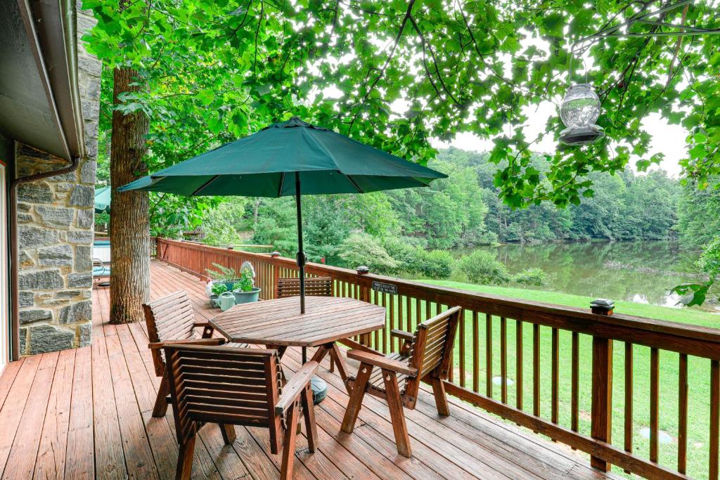 Deck and Game Room! Lakefront Blue Ridge Mtn Gem, Powderhorn Mountain