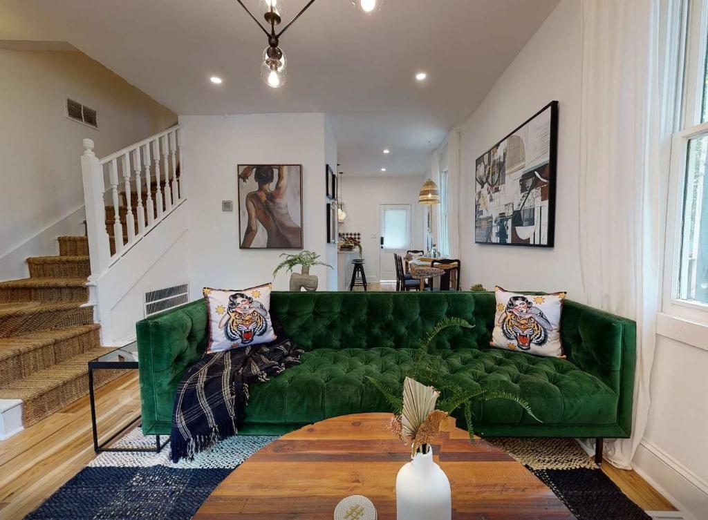 Tip of the Hat, Atlanta