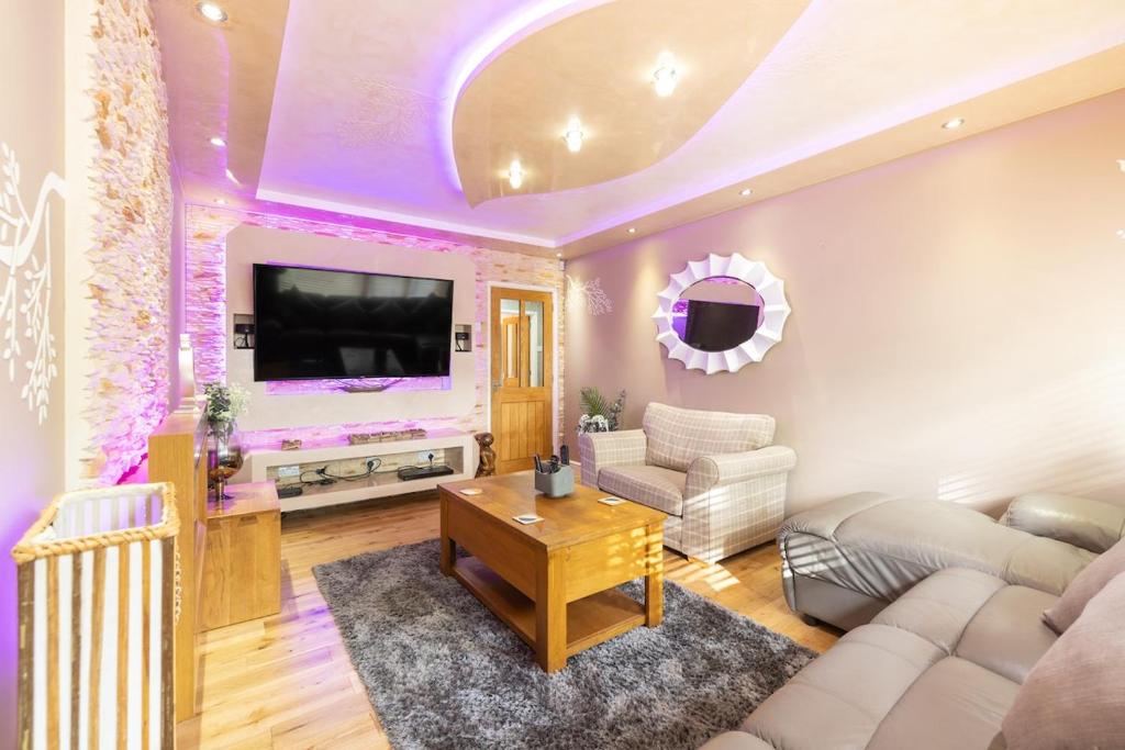 Hot Tub and Garden Spacious Unique 3 Bed House, Allesley