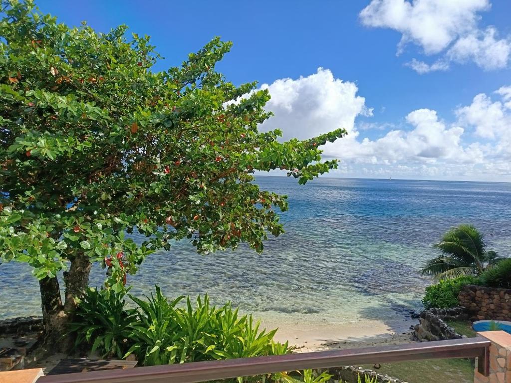 La PERLE de MOOREA Suite Parentale BORD DE LAGON baie d'OPUNOHU, Orufara