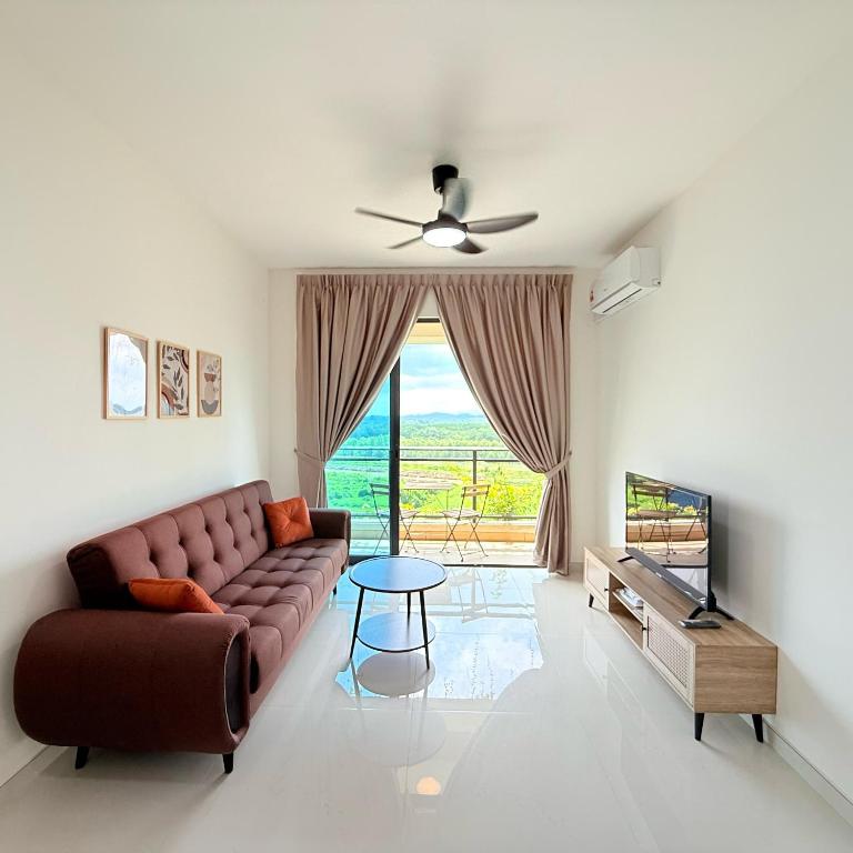 Shared lounge/TV area, Starview Bay 2BR | Sleeps 5 | Near Forest City Hub in Johor Bahru