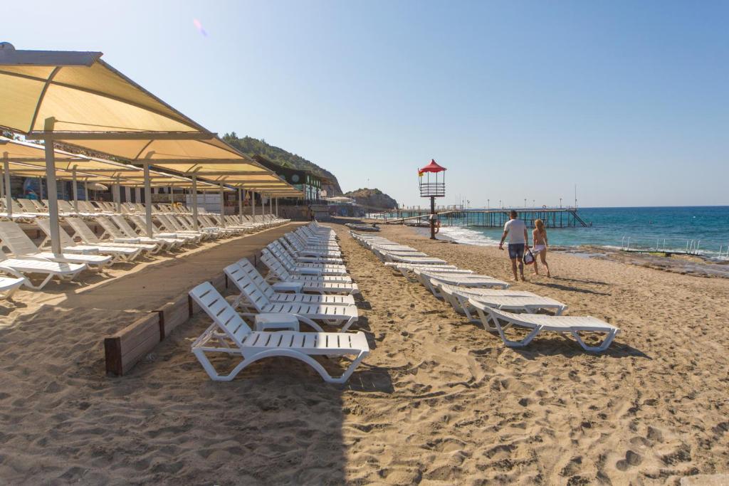 Beach Club Doganay Hotel - All Inclusive — Beach in Konakli