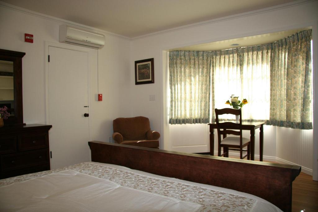 Ojai Retreat & Inn photo