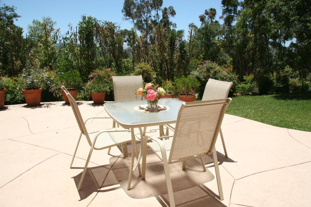 Ojai Retreat & Inn photo