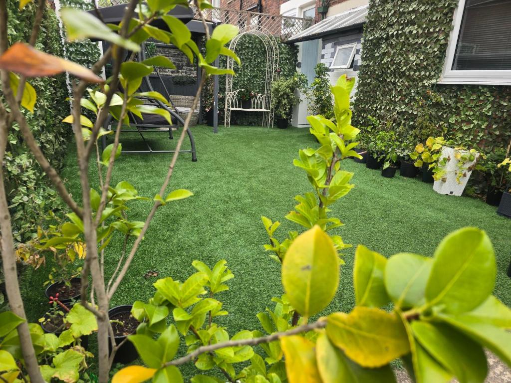 Ensuite room with private entrance and private garden, Blackpool