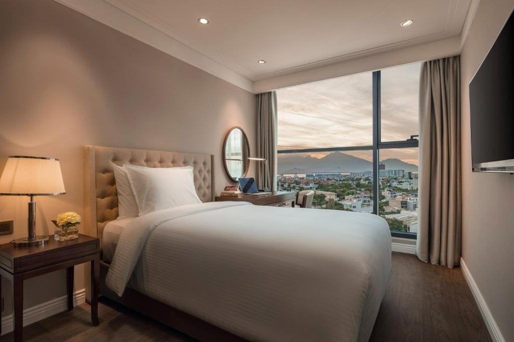Luxury Apartment with Ocean View - 1 minute to beach
