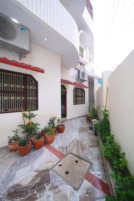 Navya PG, Váránasí