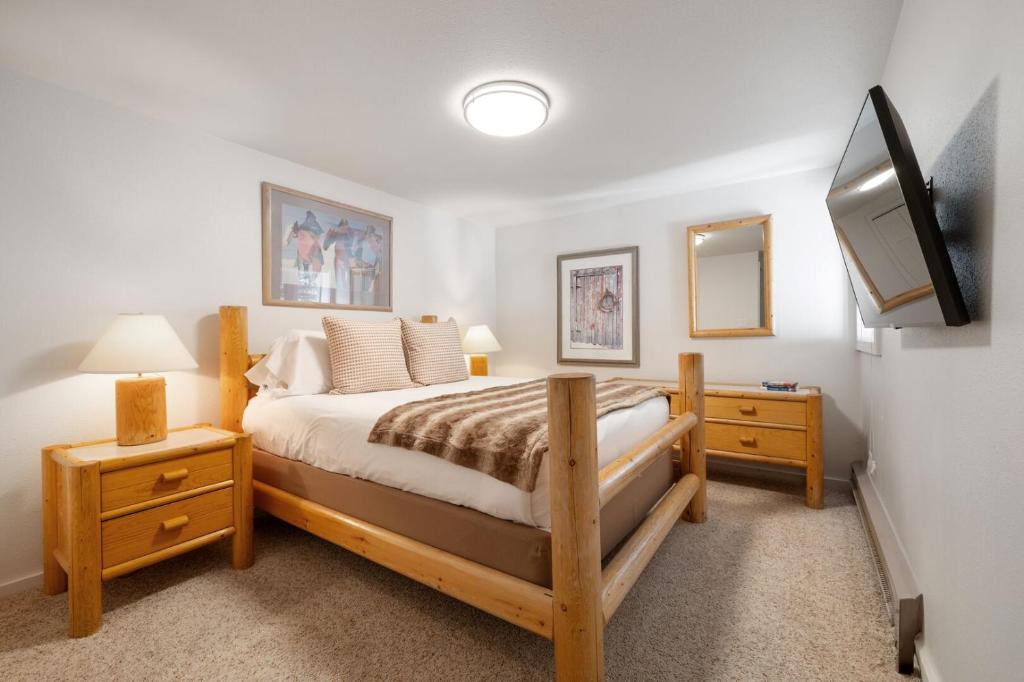 RMR: Gros Ventre A4 Condo in Teton Village, Teton Village