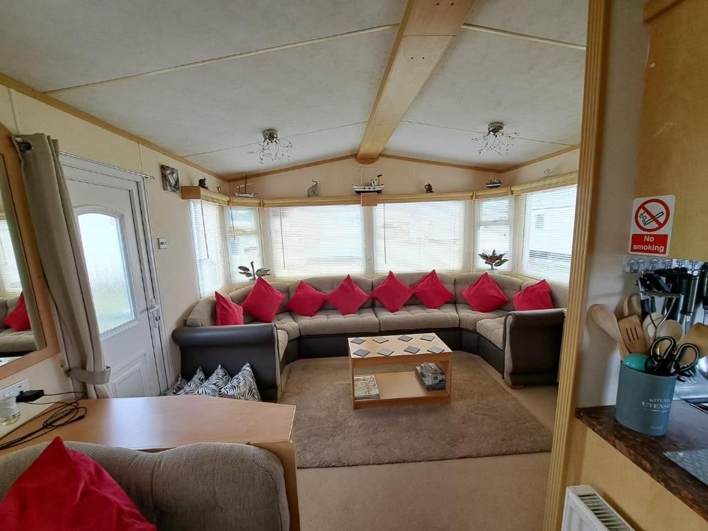 Julie and Shaun's, Ingoldmells