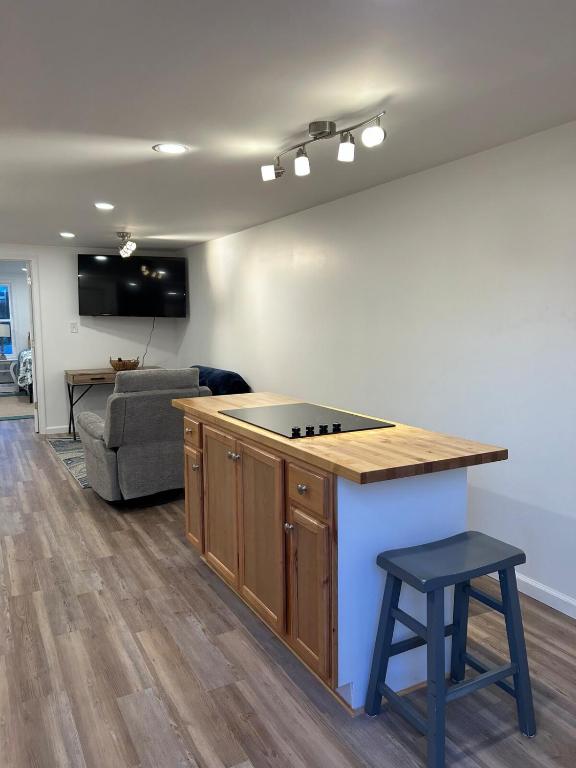 Riverside Retreat, Pittsburgh