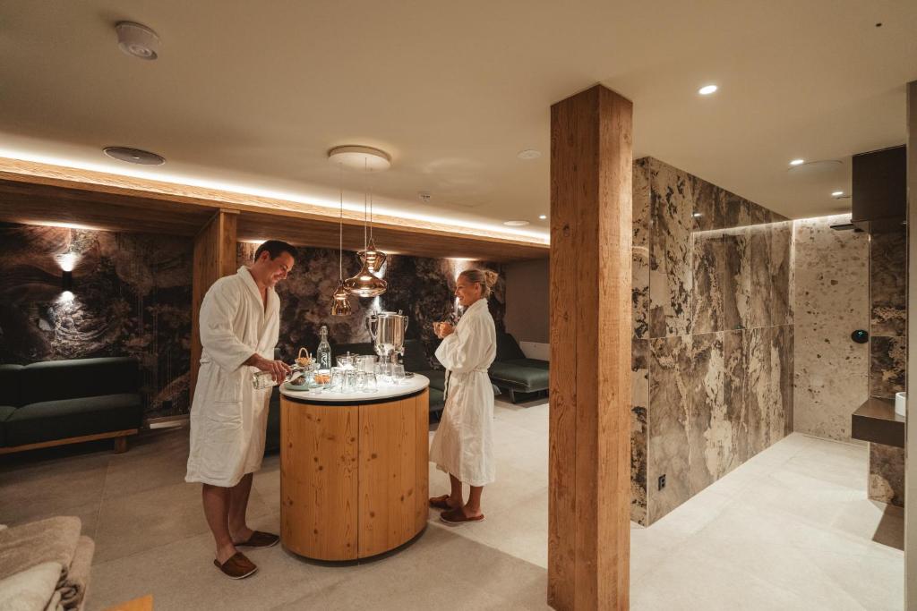 Matterhorn Inn - Wellness & Dining - at Zermatt Shuttle Station - 1
