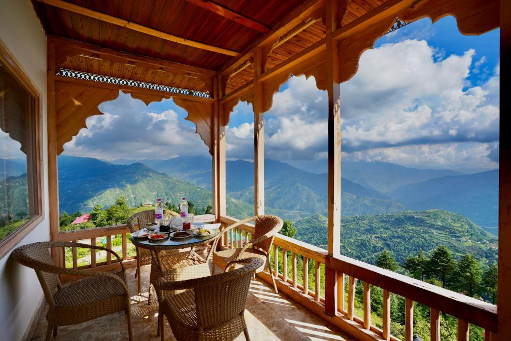 Echoes of Nirvana, Theog