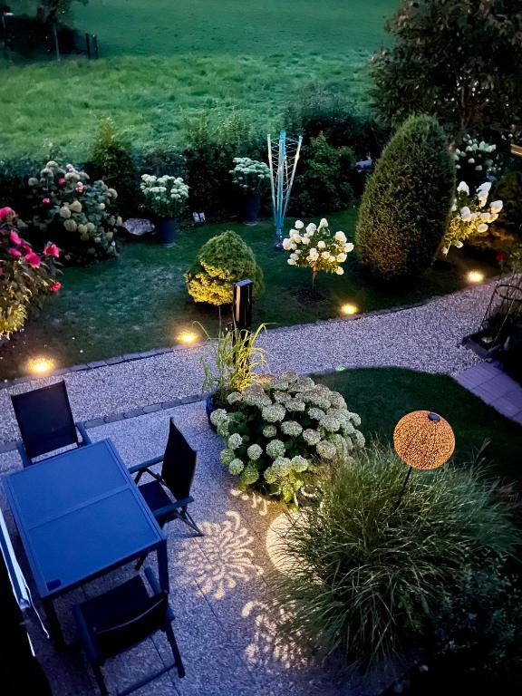 SUP CoTtAgE gArDeN - 1