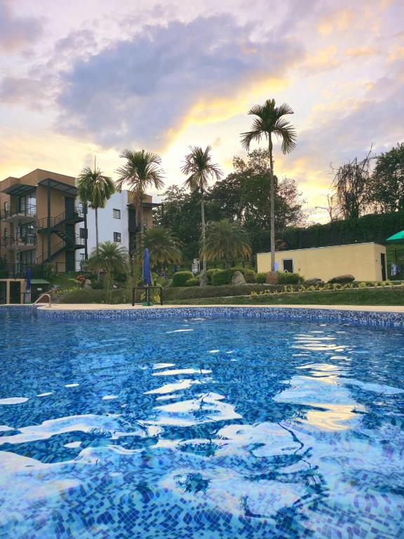 Alojamiento Familiar para 19 - A 5min del Aeropuerto-Parque del Café - Con Piscina - By Molca Travel - 2