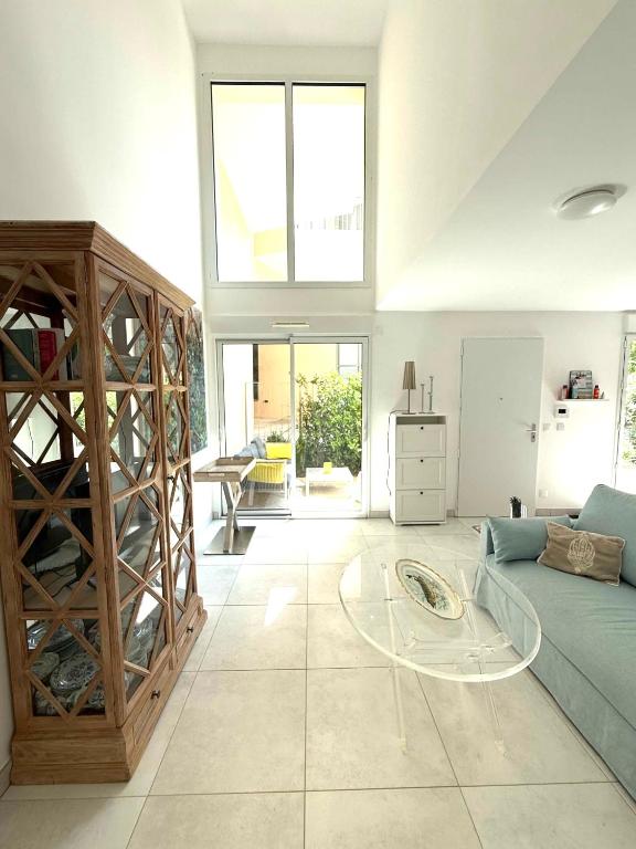 2 Bedroom Flat with Garden in Antibes - 3