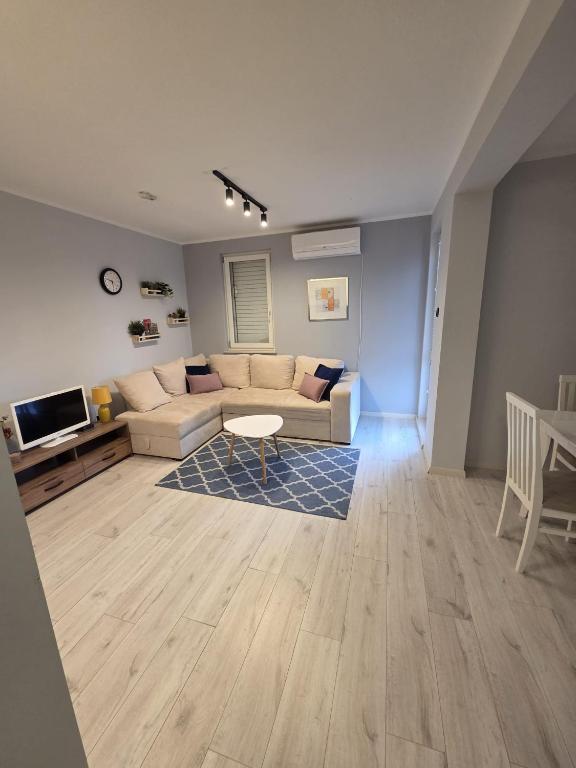 Adok Apartment - 1