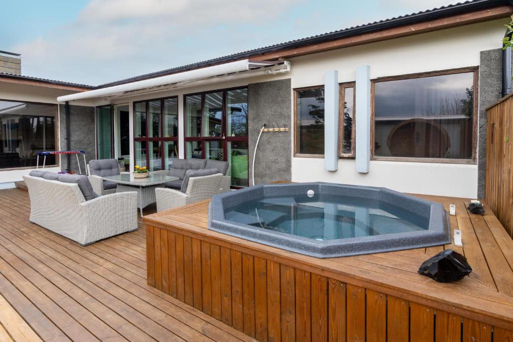 Tunfifill Guesthouse - Deluxe villa - free hot tub and sauna cozy and quiet 전경