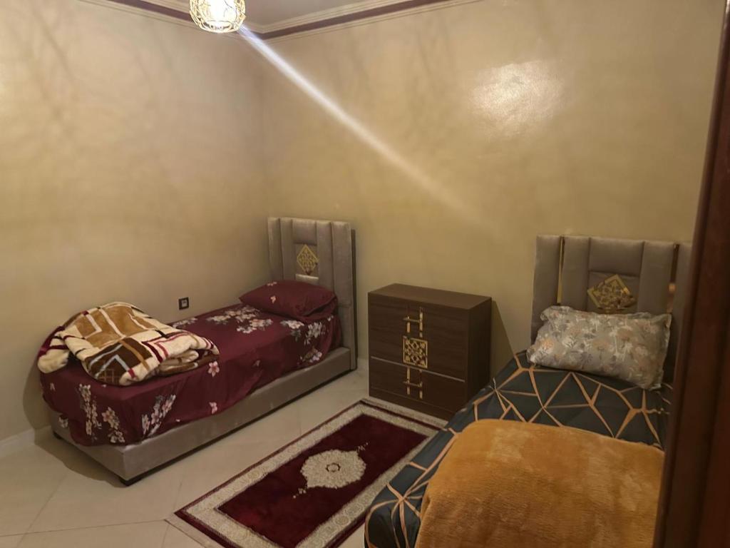 L royal t please, Tanger