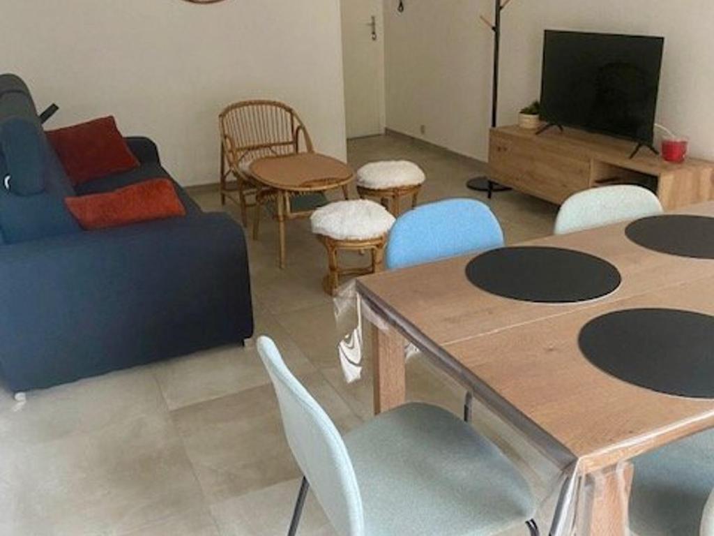 très bel F3 avec balcon - FR-1-703-217 - 5