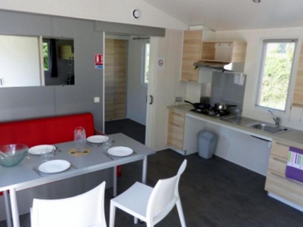 Mobil-home 4 pers. avec terrasse à Puget-Théniers - API-1-52-717 - 2