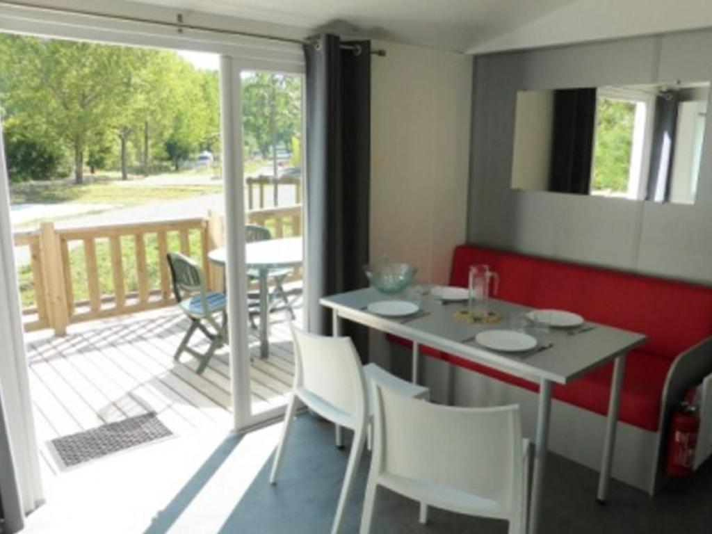 Mobil-home 4 pers. avec terrasse à Puget-Théniers - API-1-52-717 - 3