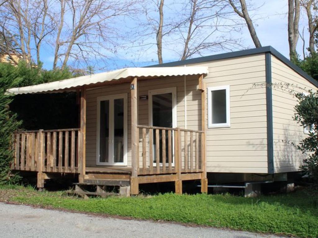 Mobil-home confortable avec terrasse à Bormes-les-Mimosas - API-1-52-730 - 1