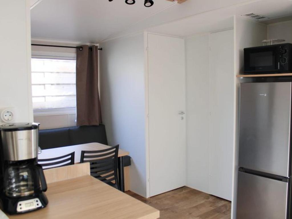 Mobil-home confortable avec terrasse à Bormes-les-Mimosas - API-1-52-730 - 3