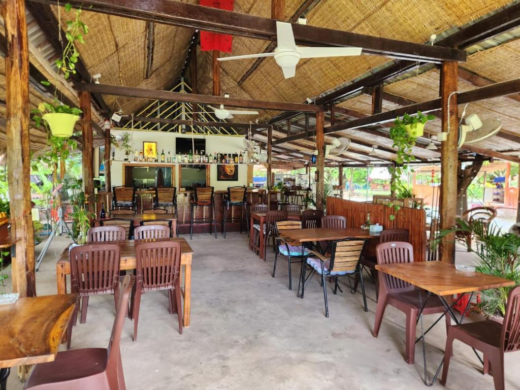 Surya Kep 식사 공간