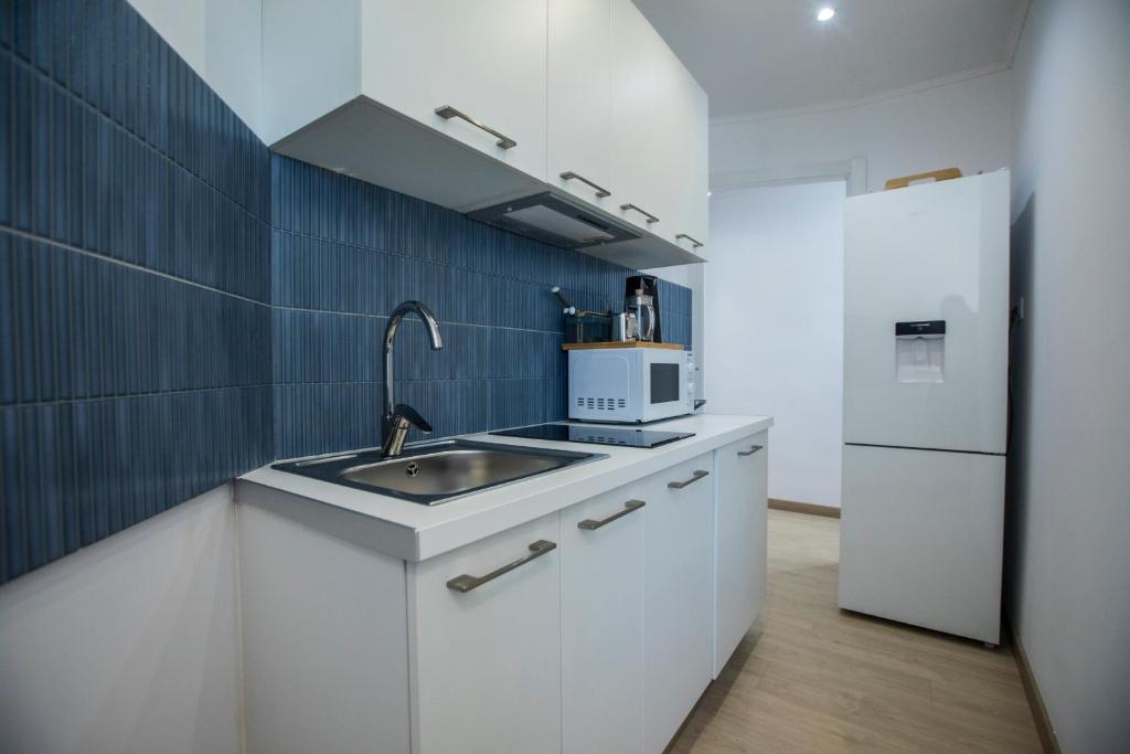 108 - Beachside Renovated 1BR apt 5 min from Beach - 4