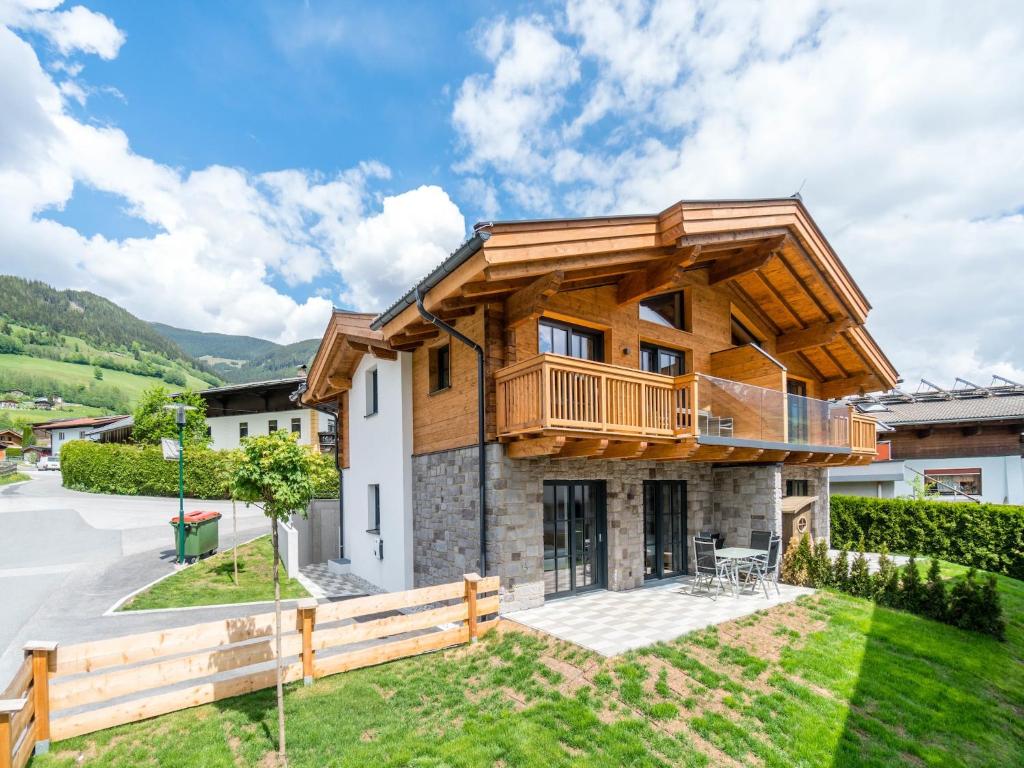 Chalet in Piesendorf near Ski Slopes - 1