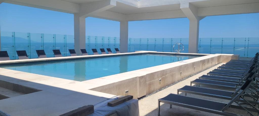 Amazing Sunsets Are Just The Beginning 3 bed 4 bath Luxury 24th Floor Oceanfront Condo - 2