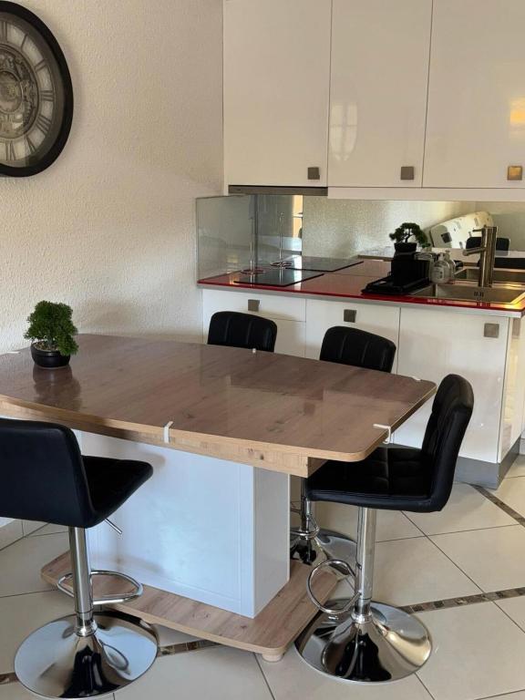 Nice studio with balcony - 250 m from the beach - 4