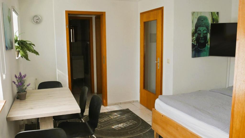 Gemütliche, einfache Unterkunft mit vier Betten, Küche, Bad, Ettlingen