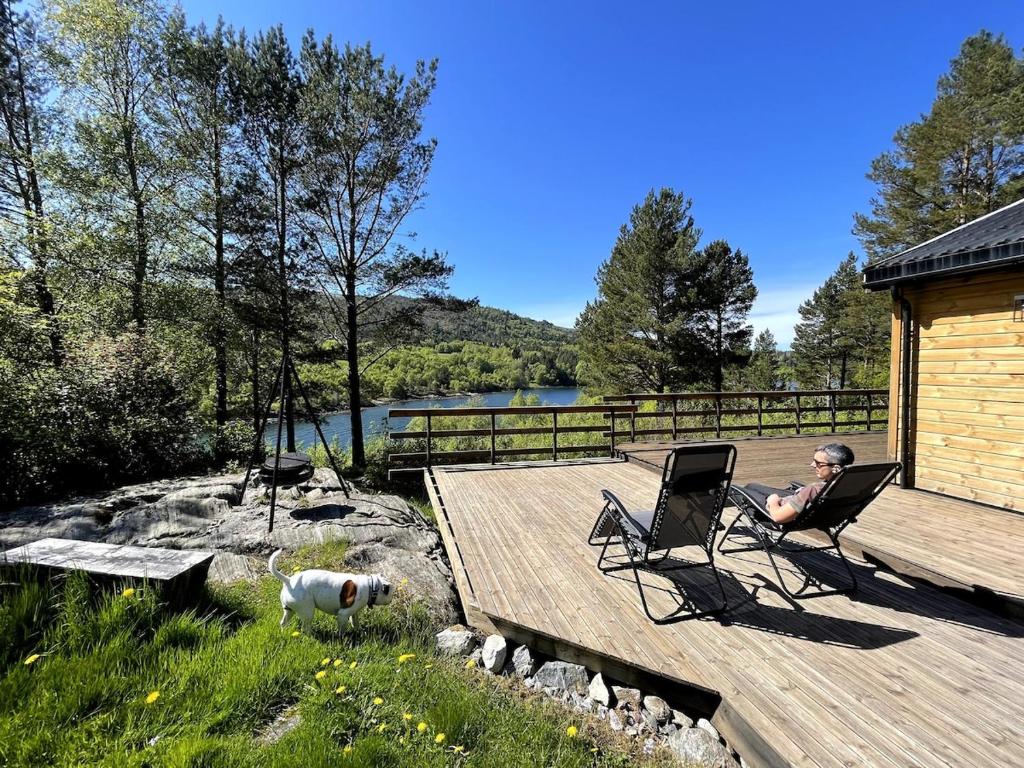 A cottage by the forest with a sea view !, Søfstad