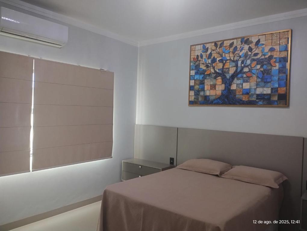 Quarto com ar e banheiro estacionamento e Wi-Fi, Sinop